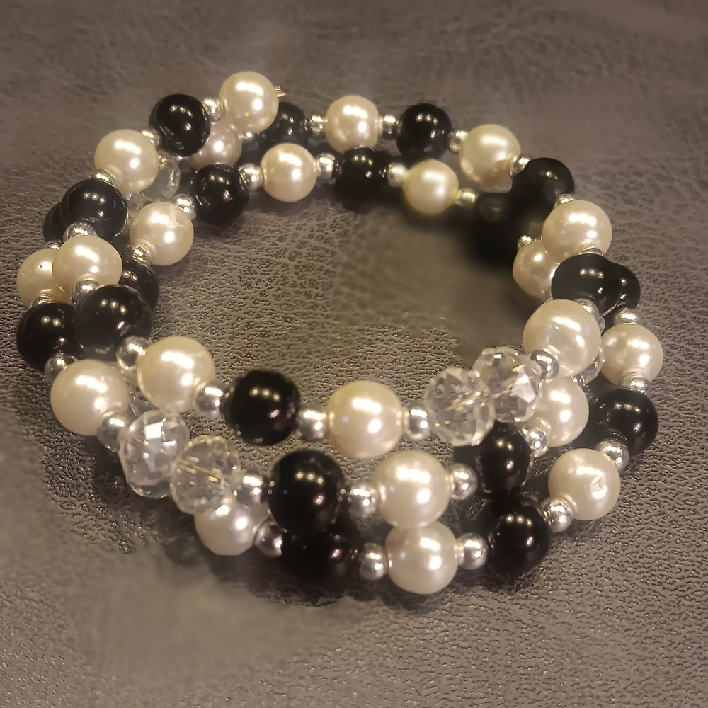 Classic Black and White Beaded Memory Wire Style Wrap Bracelet - Picture 4 of 6